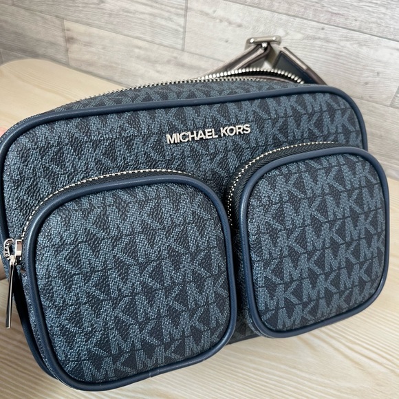 Michael Kors Admiral Multi Crossbody Bag with Tech Attachment - Picture 3 of 8